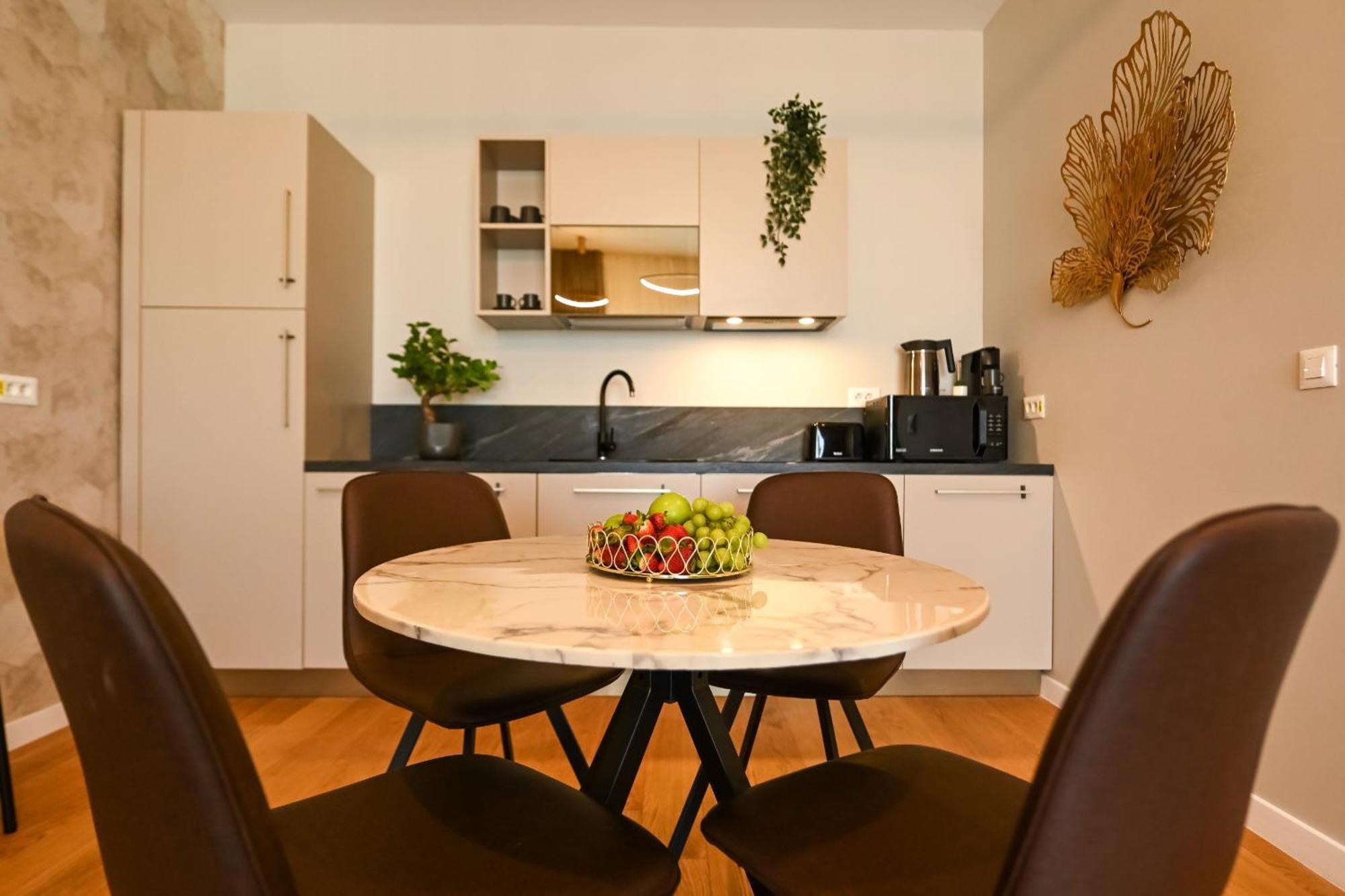 One Verdi Park Exclusive Apartments - Panoramic View & Private Parking ブカレスト 部屋 写真