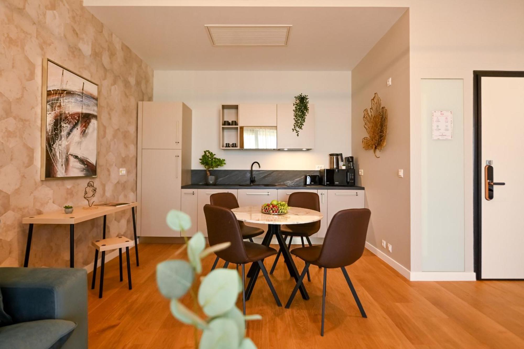 One Verdi Park Exclusive Apartments - Panoramic View & Private Parking ブカレスト 部屋 写真