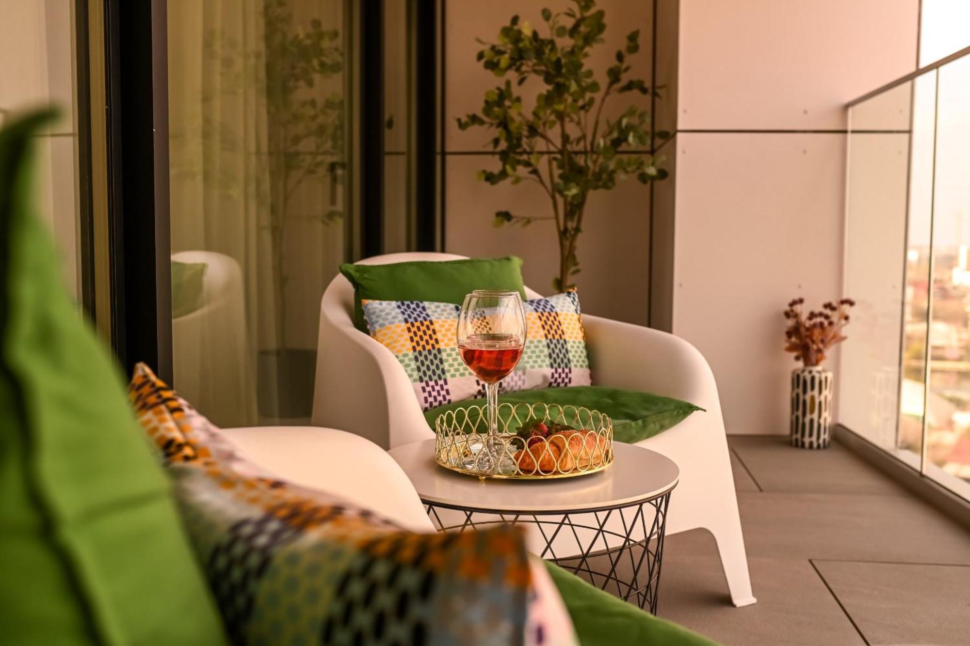 One Verdi Park Exclusive Apartments - Panoramic View & Private Parking ブカレスト 部屋 写真