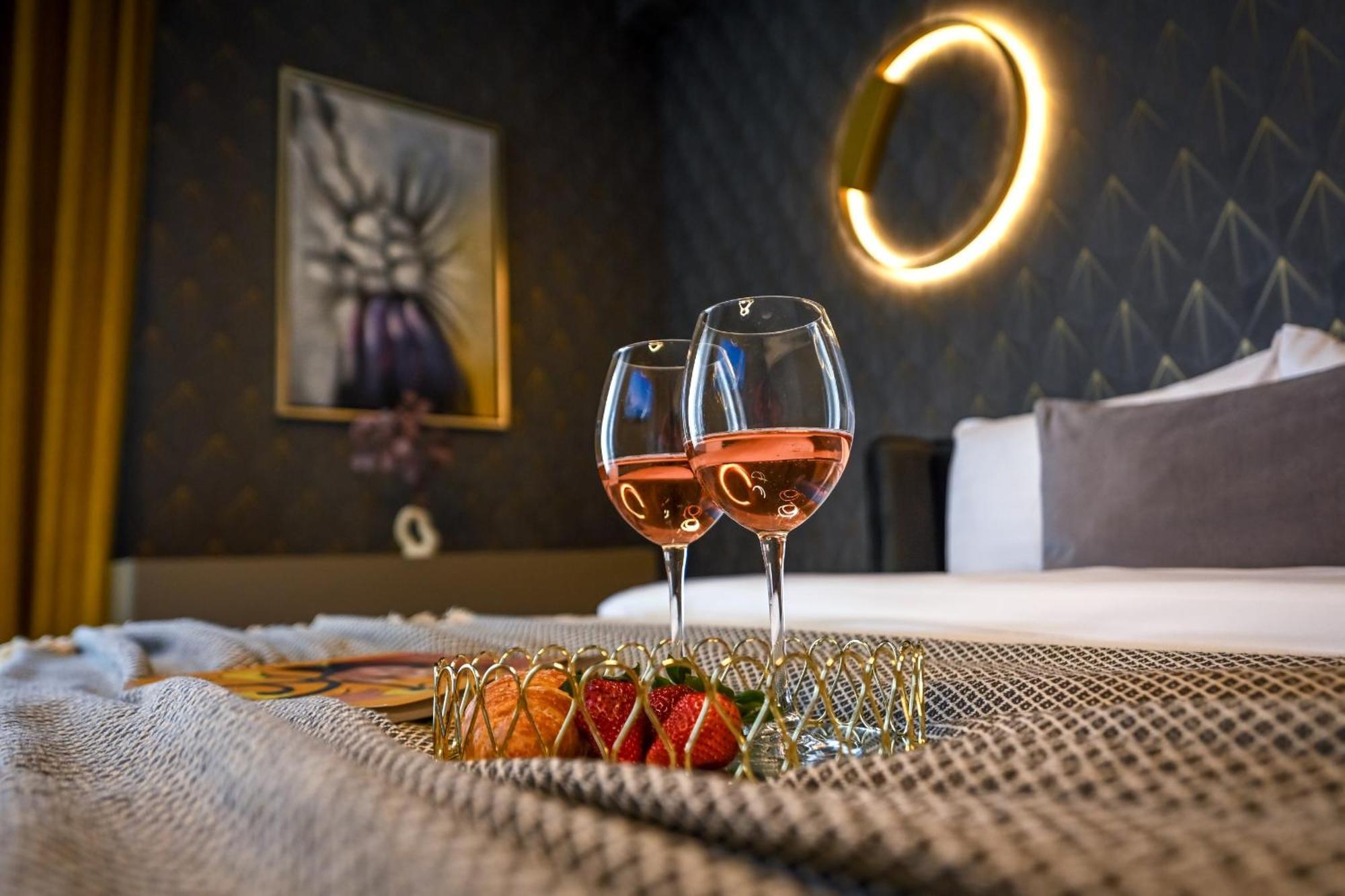 One Verdi Park Exclusive Apartments - Panoramic View & Private Parking ブカレスト 部屋 写真