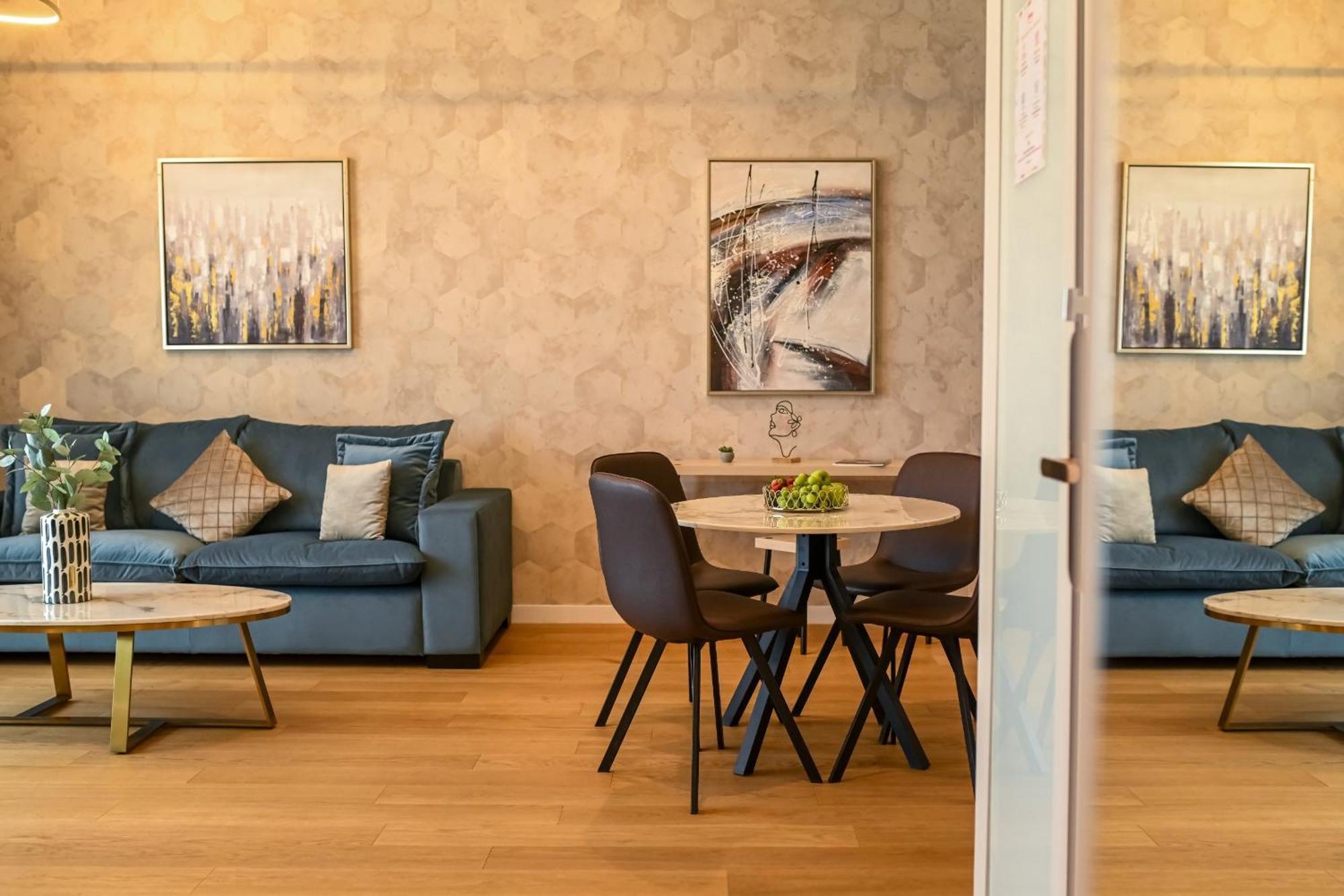 One Verdi Park Exclusive Apartments - Panoramic View & Private Parking ブカレスト 部屋 写真